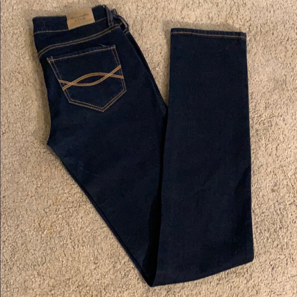 ABERCROMBIE & FITCH JEANS-NWOT